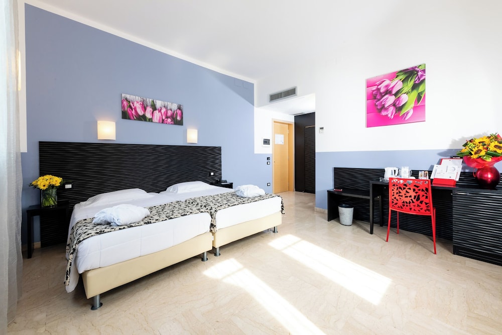 Hotel Garibaldi — Hotel rooms in Palermo, Sicily
