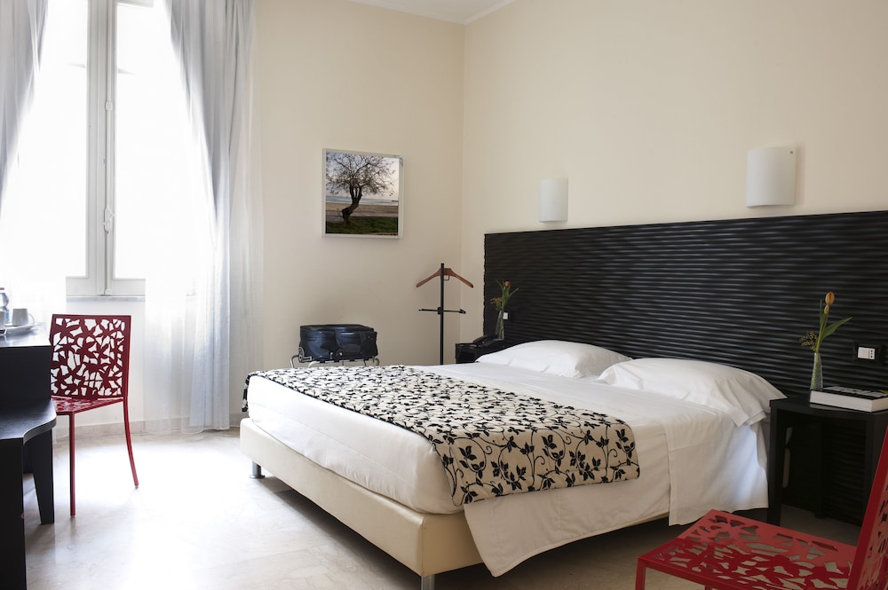 Hotel Garibaldi — Hotel rooms in Palermo, Sicily