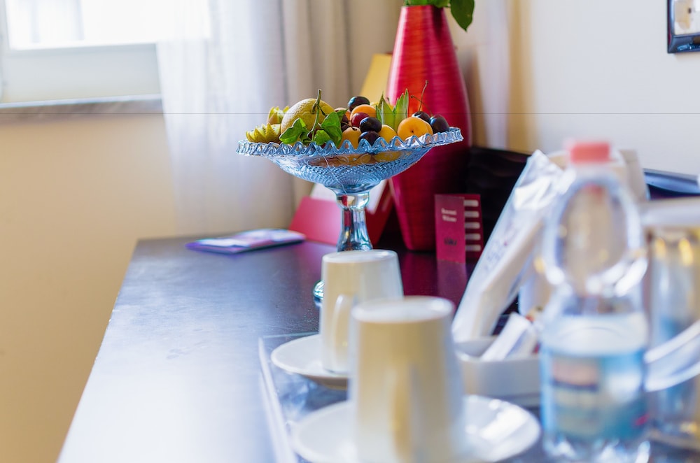 Hotel Garibaldi — Hotel rooms in Palermo, Sicily