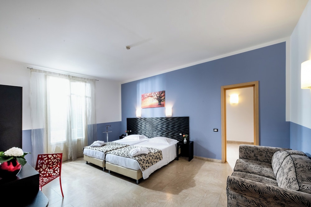 Hotel Garibaldi — Hotel rooms in Palermo, Sicily
