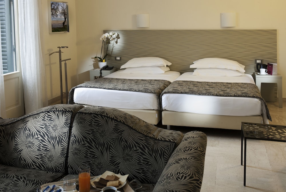 Hotel Garibaldi — Hotel rooms in Palermo, Sicily