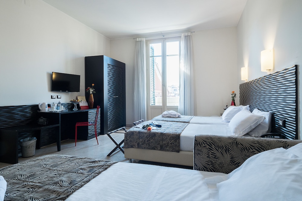 Hotel Garibaldi — Hotel rooms in Palermo, Sicily