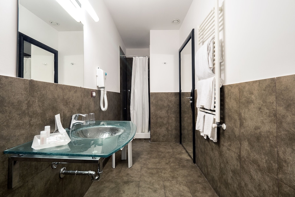Hotel Garibaldi — Hotel rooms in Palermo, Sicily