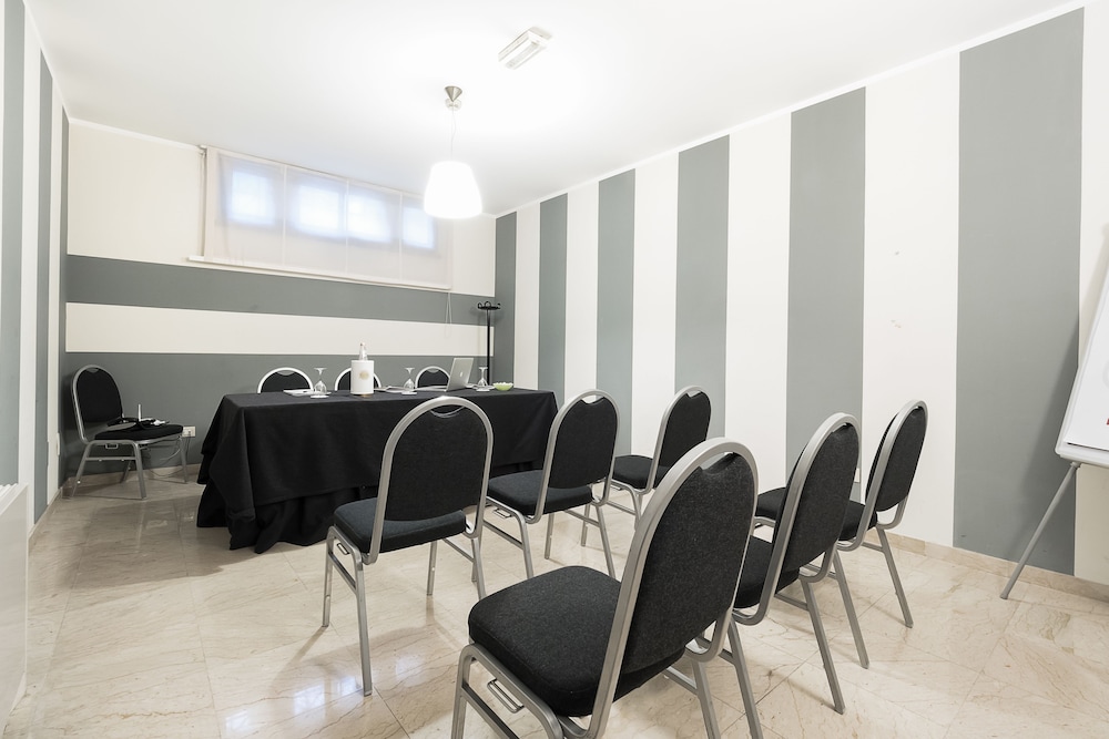Hotel Garibaldi — Hotel building in Palermo, Sicily