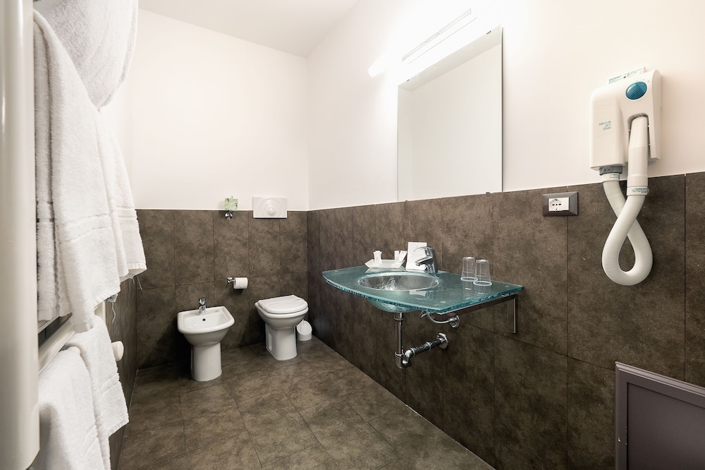Hotel Garibaldi — Hotel rooms in Palermo, Sicily