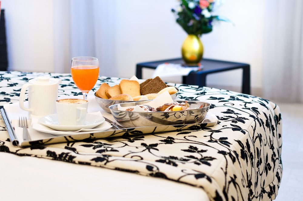 Hotel Garibaldi — Hotel rooms in Palermo, Sicily