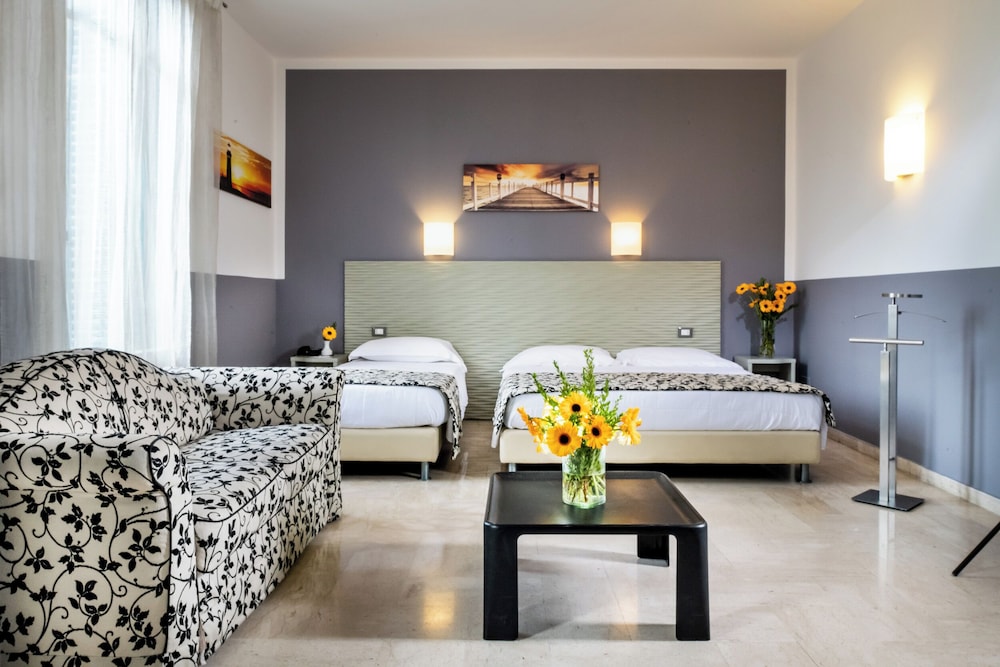 Hotel Garibaldi — Hotel rooms in Palermo, Sicily