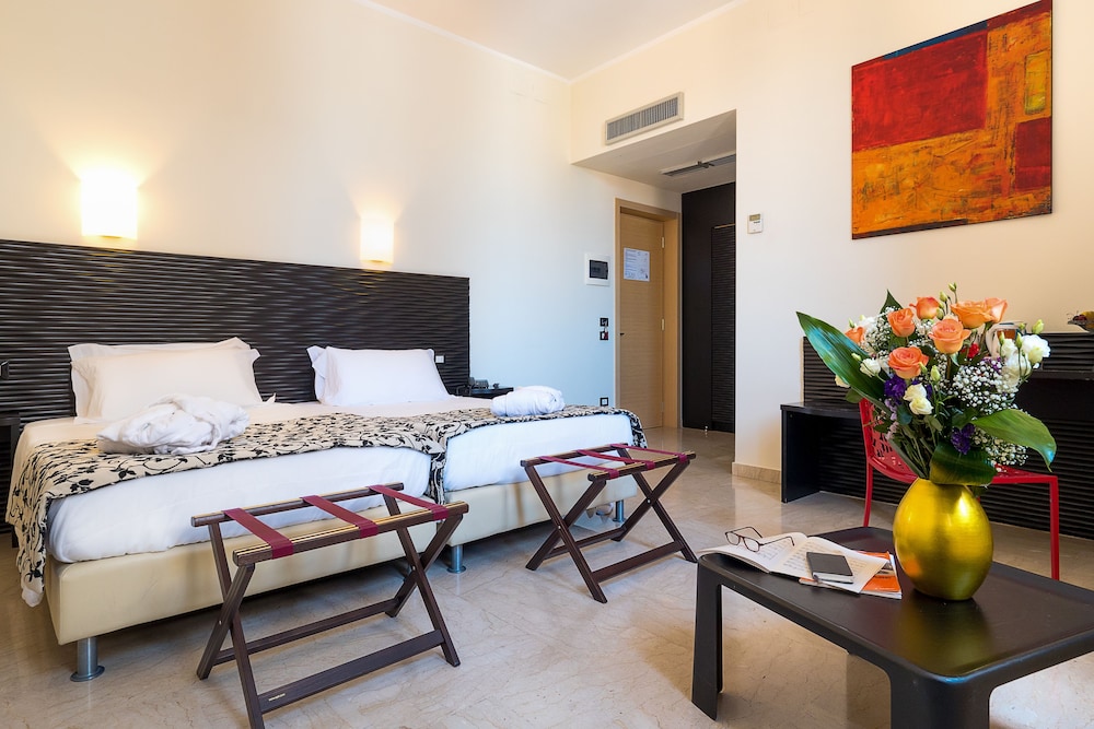 Hotel Garibaldi — Hotel rooms in Palermo, Sicily