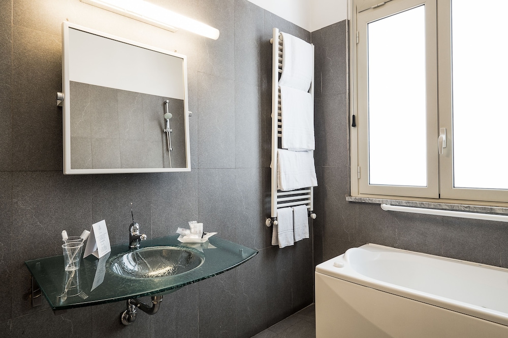 Hotel Garibaldi — Hotel rooms in Palermo, Sicily