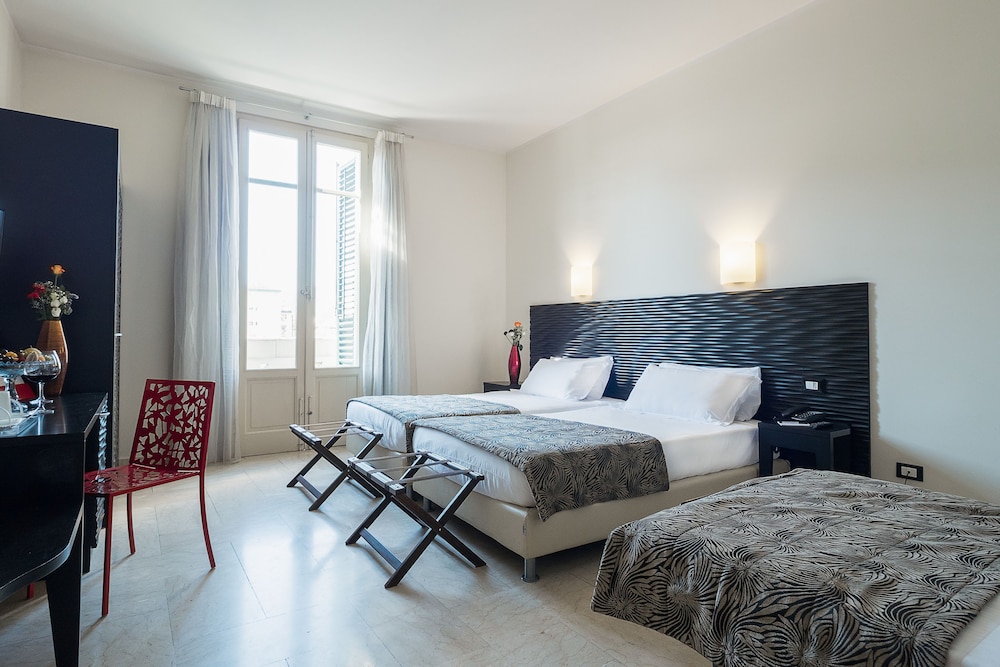 Hotel Garibaldi — Hotel rooms in Palermo, Sicily