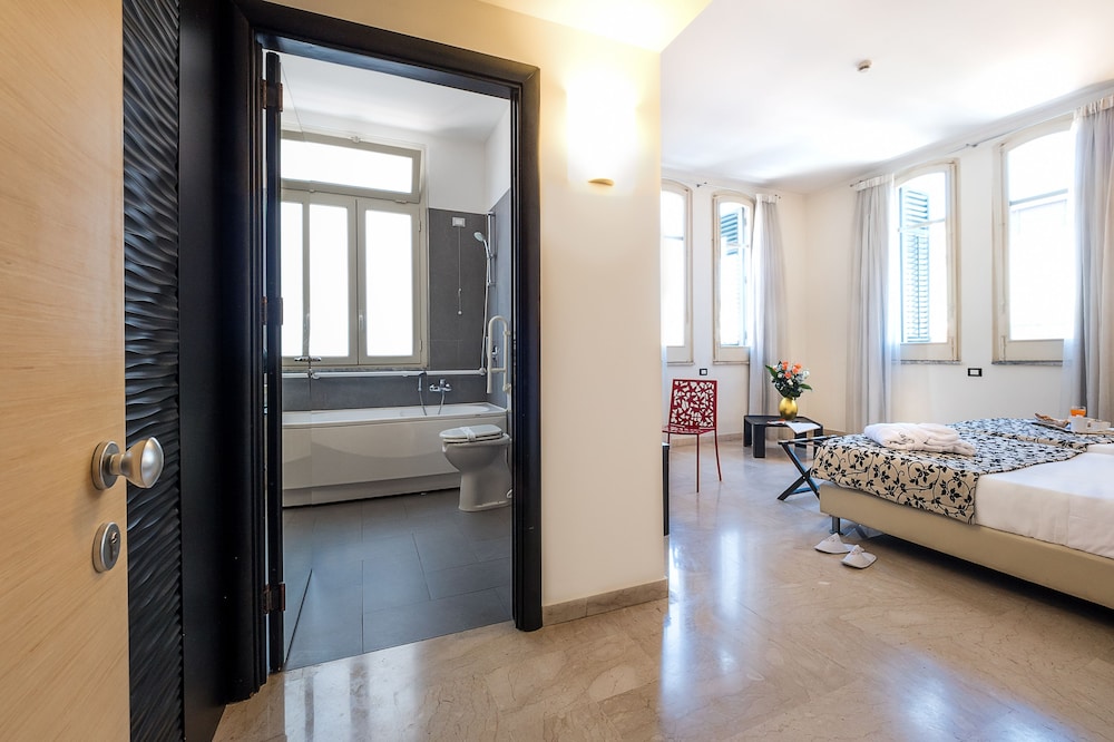 Hotel Garibaldi — Hotel rooms in Palermo, Sicily