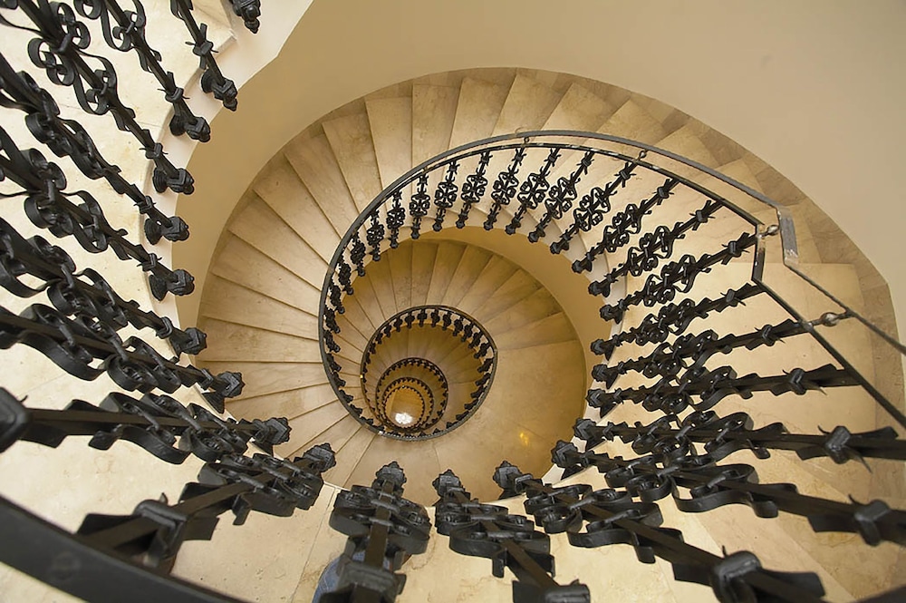 Hotel Garibaldi — Hotel building in Palermo, Sicily