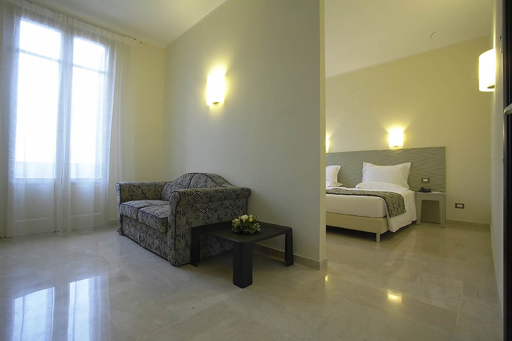 Hotel Garibaldi — Hotel rooms in Palermo, Sicily