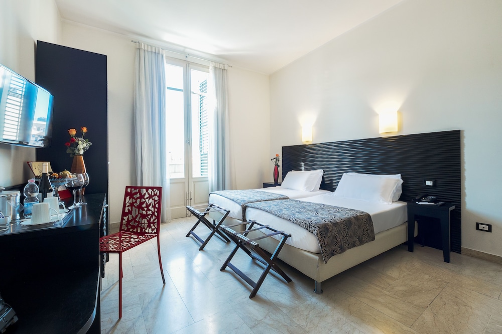 Hotel Garibaldi — Hotel rooms in Palermo, Sicily