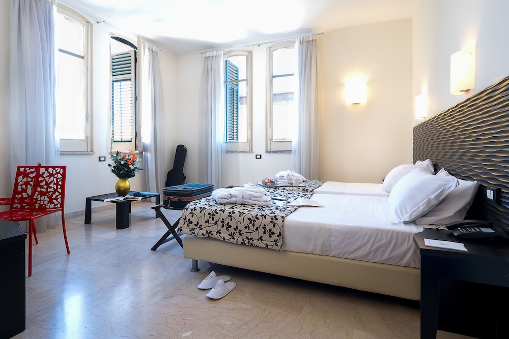 Hotel Garibaldi — Hotel rooms in Palermo, Sicily