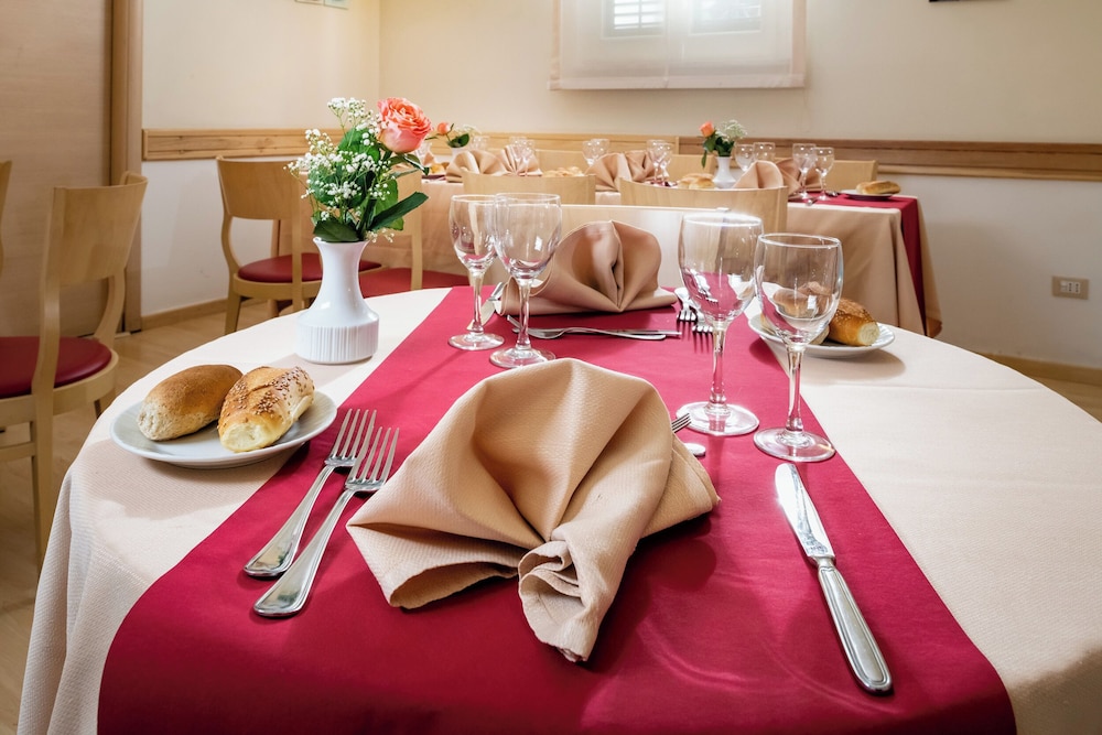 Hotel Garibaldi — Restaurant & bars in Palermo, Sicily