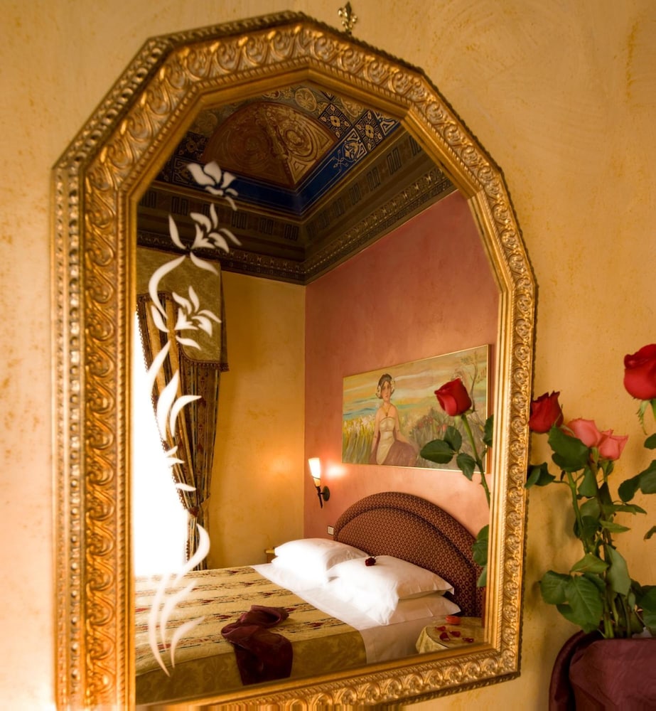 Hotel Joli — Hotel rooms in Palermo, Sicily