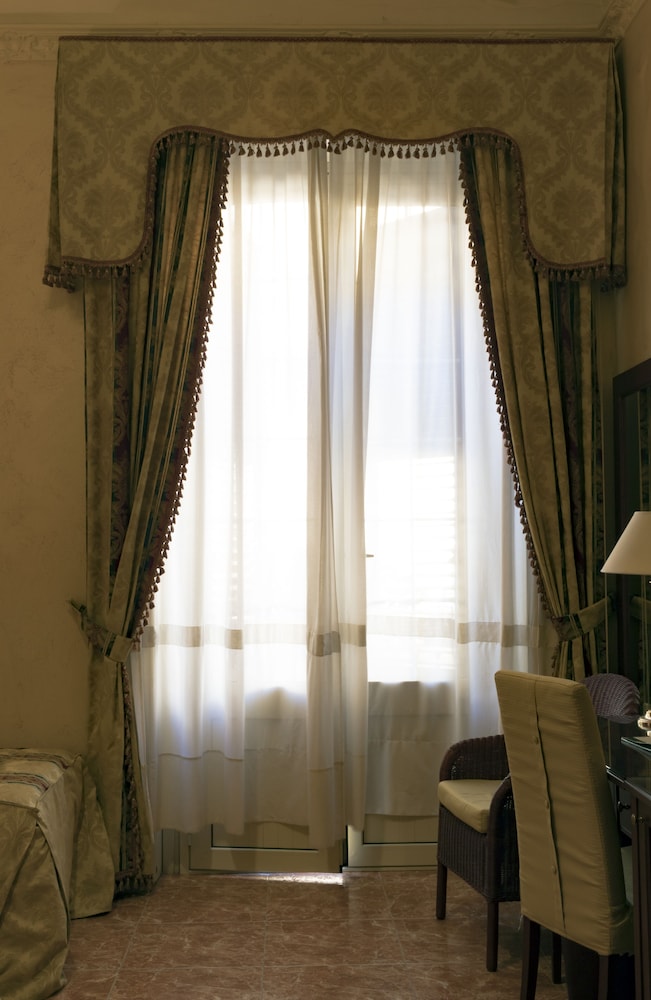 Hotel Joli — Hotel rooms in Palermo, Sicily