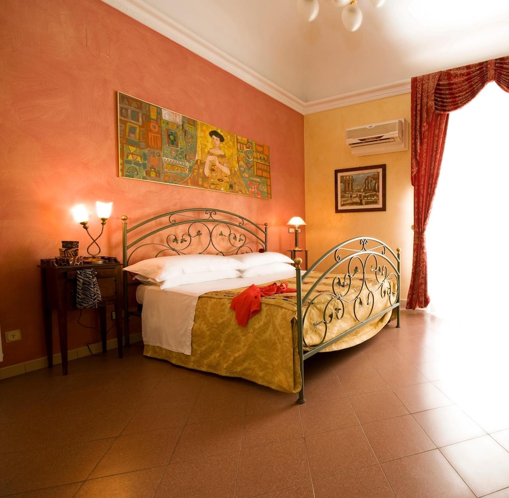 Hotel Joli — Hotel rooms in Palermo, Sicily