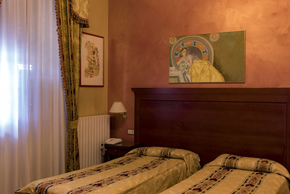 Hotel Joli — Hotel rooms in Palermo, Sicily