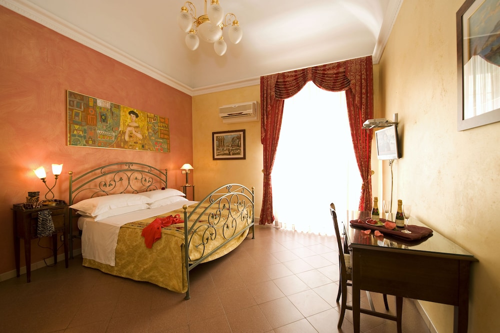 Hotel Joli — Hotel rooms in Palermo, Sicily