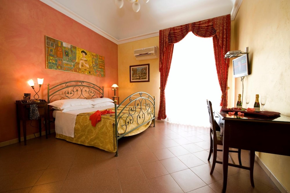 Hotel Joli — Hotel rooms in Palermo, Sicily