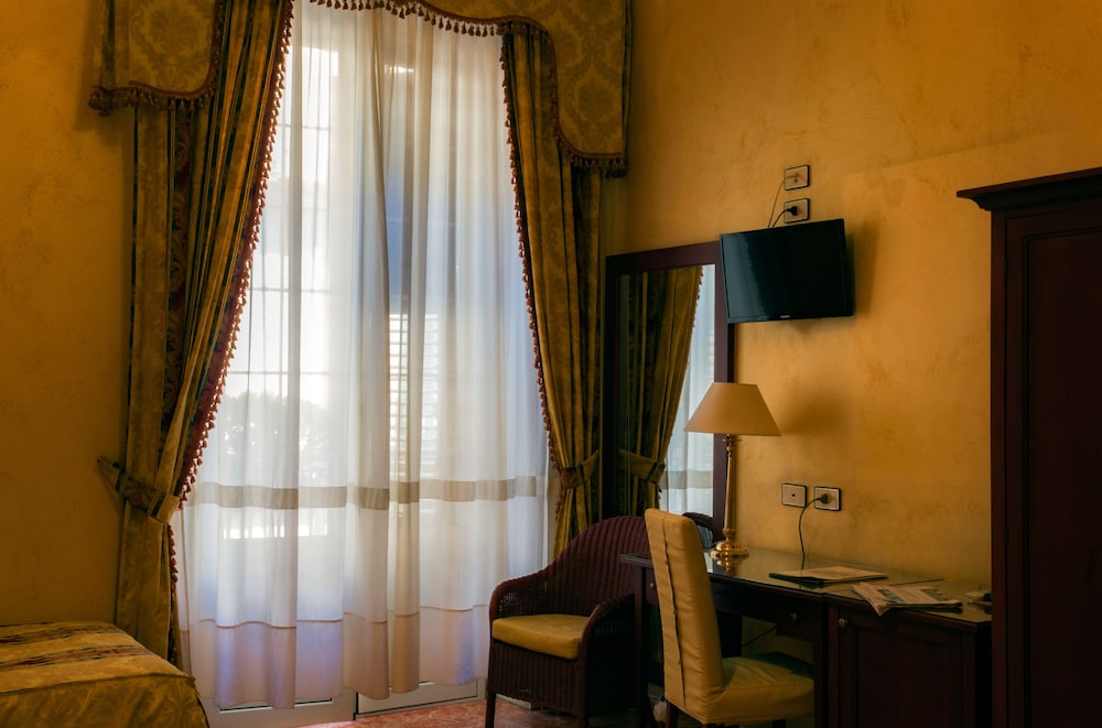 Hotel Joli — Hotel rooms in Palermo, Sicily