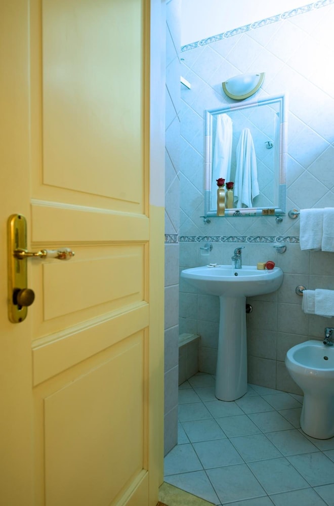 Hotel Joli — Hotel rooms in Palermo, Sicily