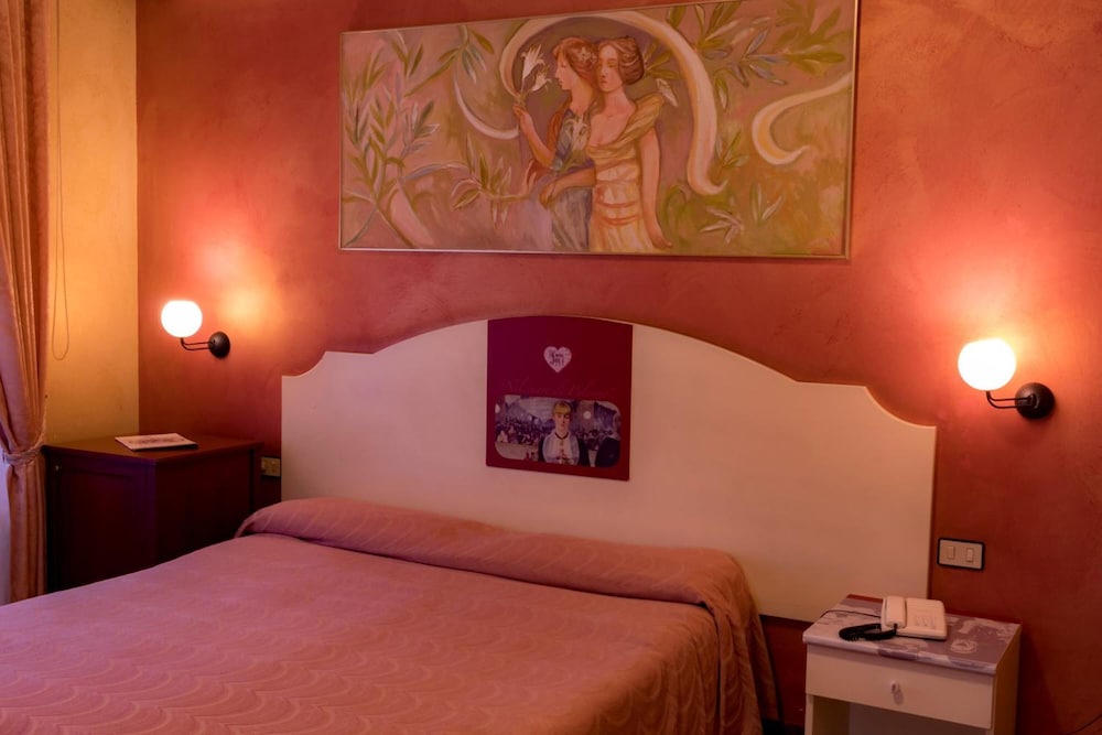 Hotel Joli — Hotel rooms in Palermo, Sicily