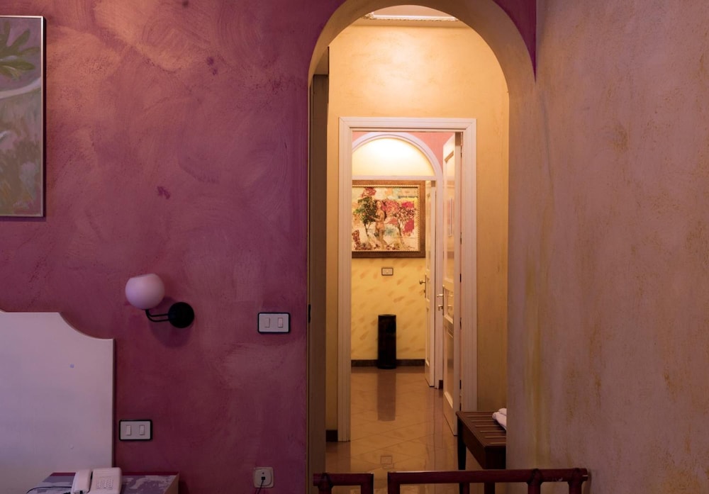 Hotel Joli — Hotel rooms in Palermo, Sicily