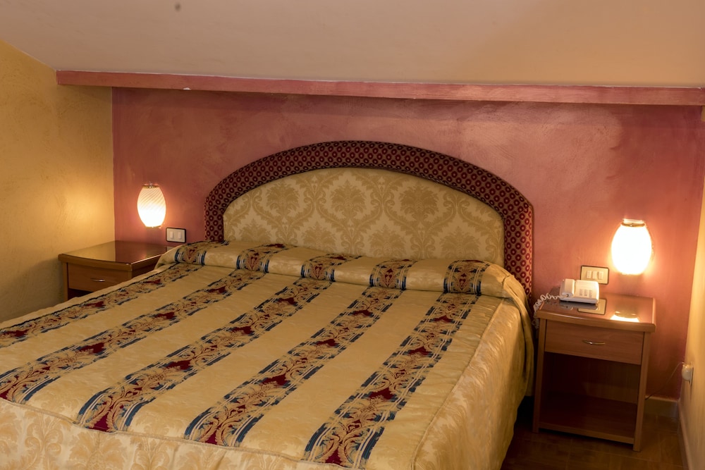 Hotel Joli — Hotel rooms in Palermo, Sicily