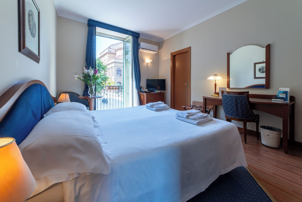 Massimo Plaza Hotel — Hotel rooms in Palermo, Sicily