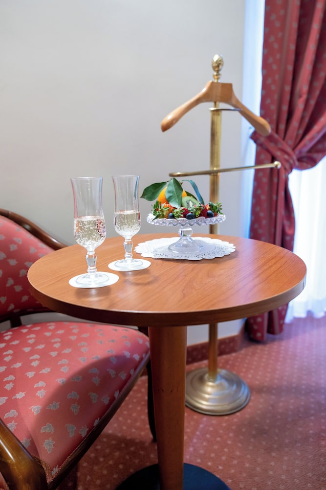 Massimo Plaza Hotel — Hotel rooms in Palermo, Sicily