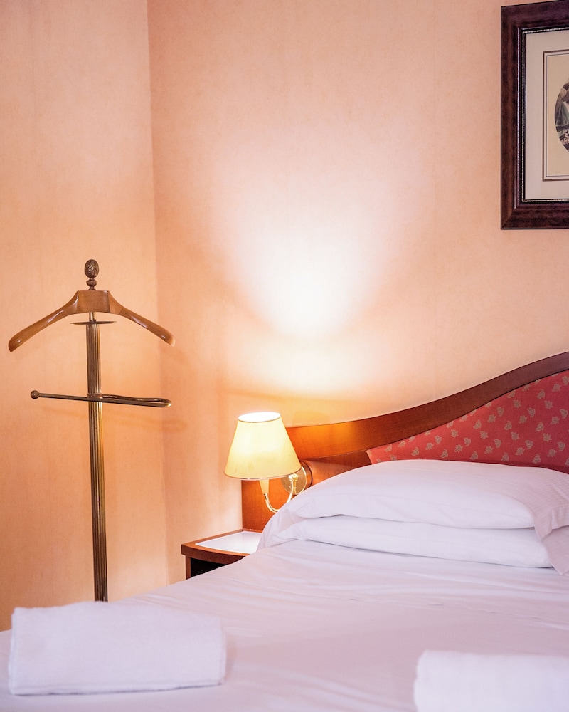 Massimo Plaza Hotel — Hotel rooms in Palermo, Sicily
