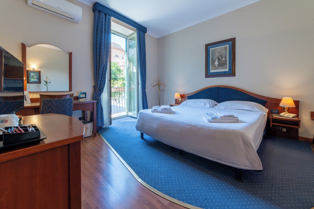 Massimo Plaza Hotel — Hotel rooms in Palermo, Sicily