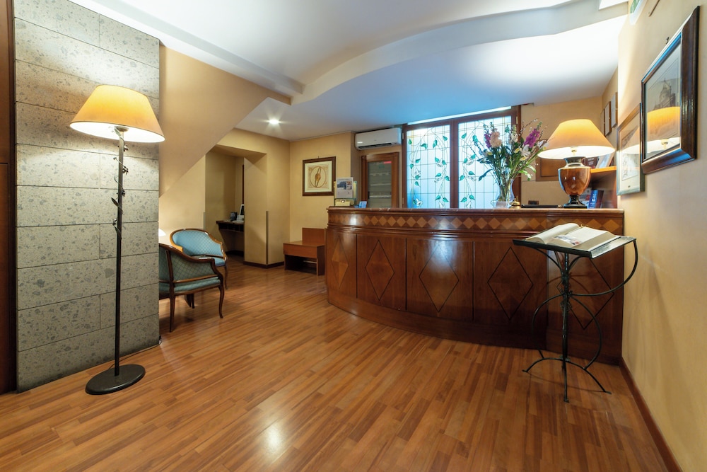 Massimo Plaza Hotel — Hotel building in Palermo, Sicily
