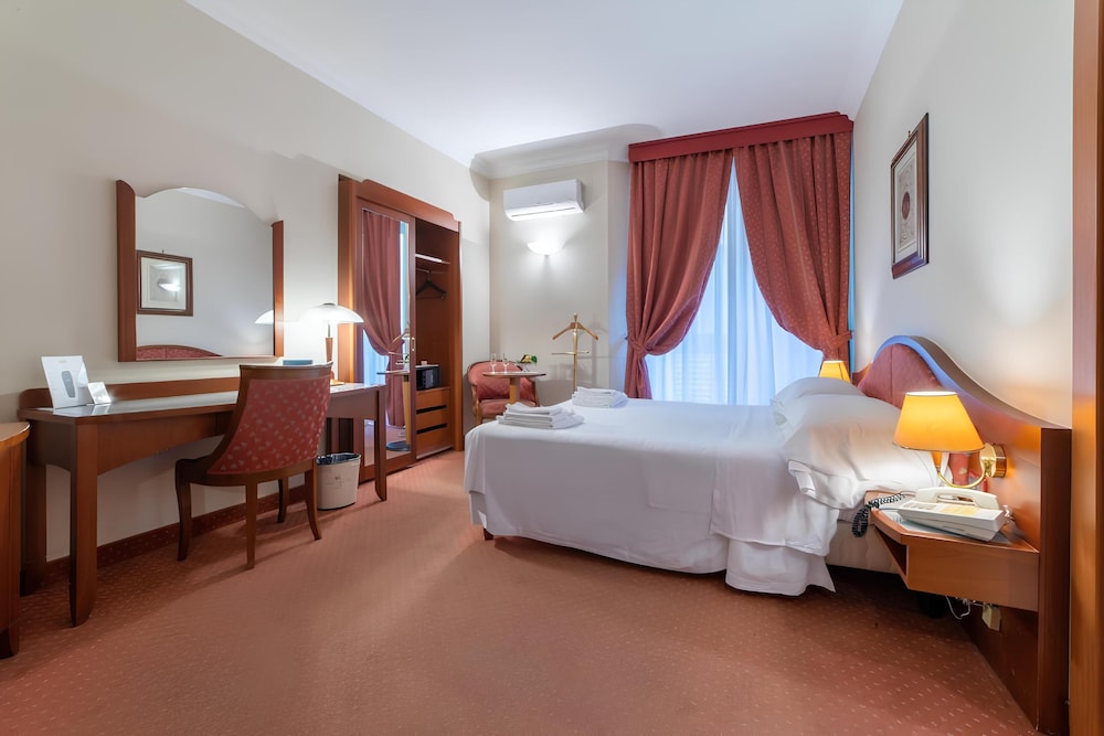 Massimo Plaza Hotel — Hotel rooms in Palermo, Sicily