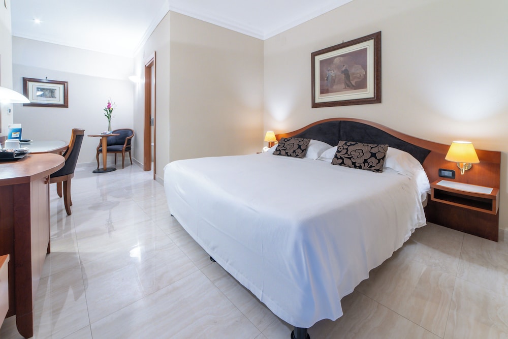 Massimo Plaza Hotel — Hotel rooms in Palermo, Sicily