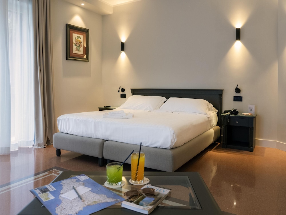 Mercure Hotel Palermo Centro — Hotel rooms in Palermo, Sicily