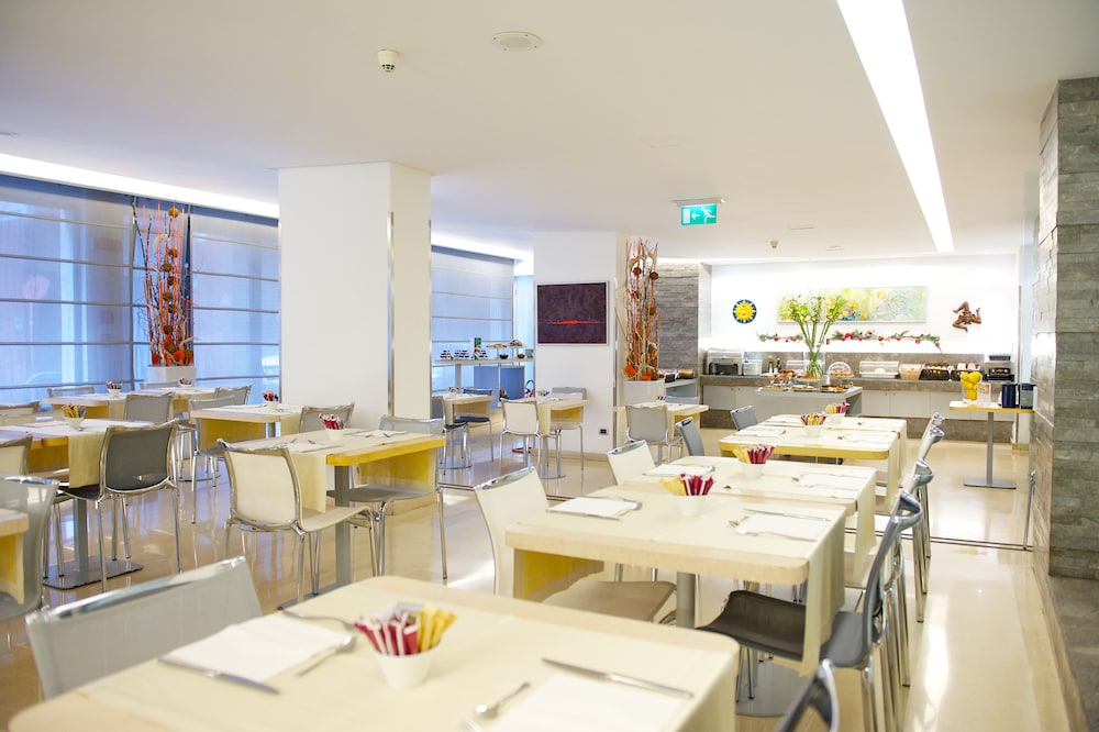 Mercure Hotel Palermo Centro — Restaurant & bars in Palermo, Sicily