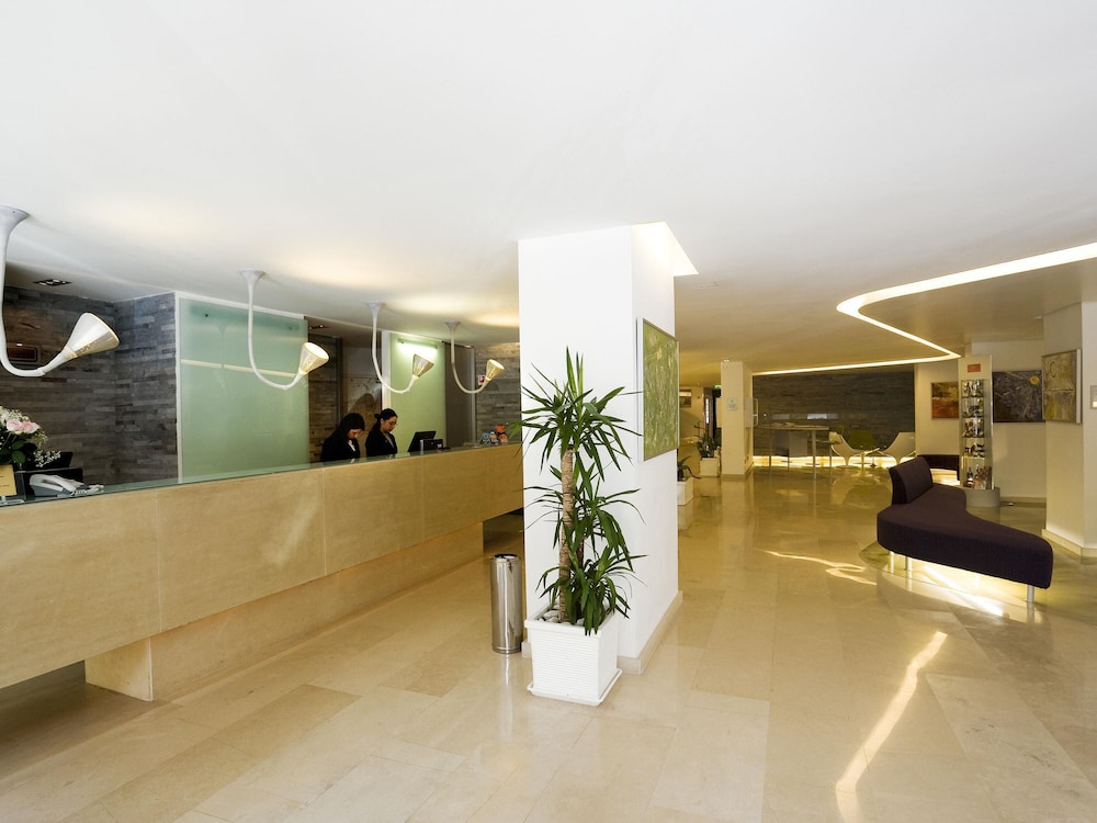 Mercure Hotel Palermo Centro — Hotel building in Palermo, Sicily
