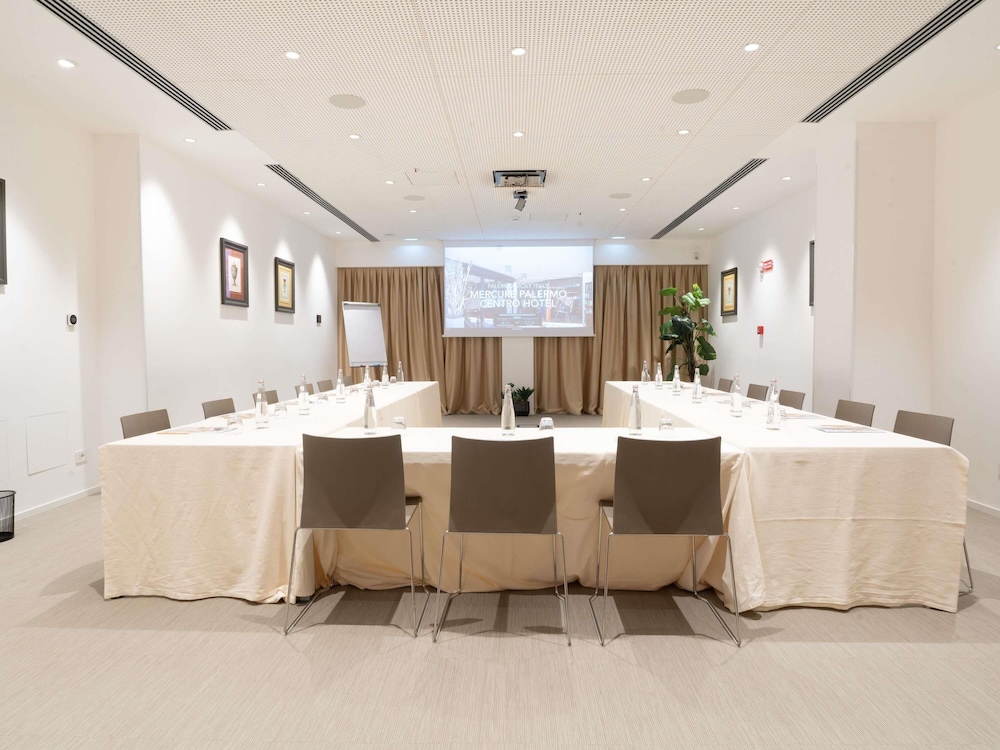 Mercure Hotel Palermo Centro — Hotel building in Palermo, Sicily