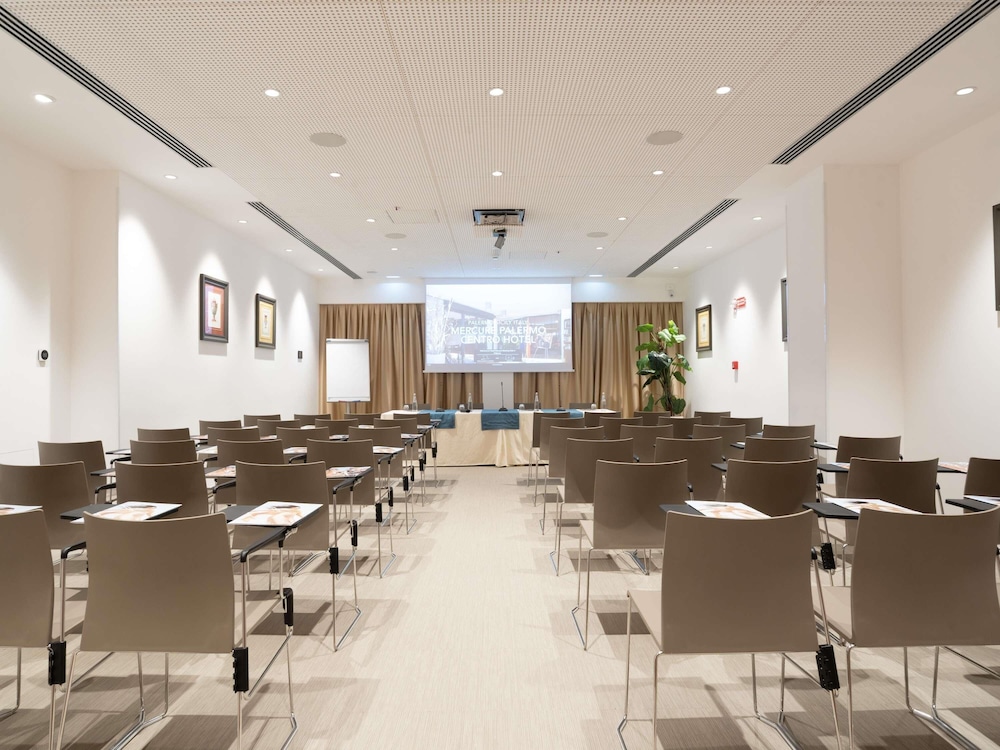 Mercure Hotel Palermo Centro — Restaurant & bars in Palermo, Sicily