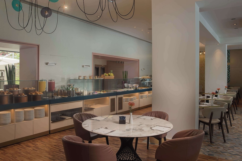 NH Palermo — Restaurant & bars in Palermo, Sicily