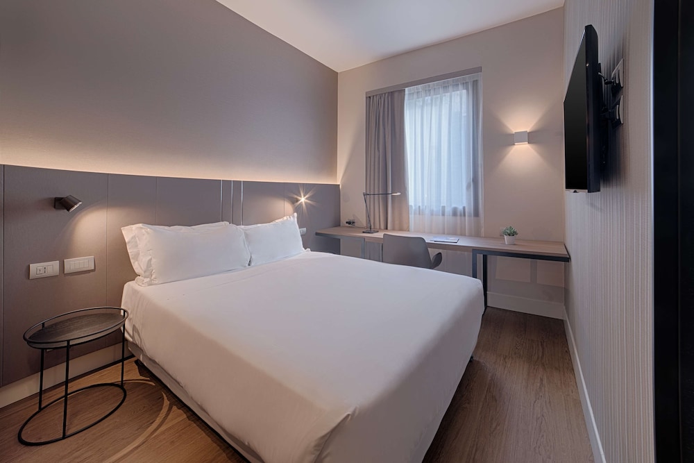 NH Palermo — Hotel rooms in Palermo, Sicily