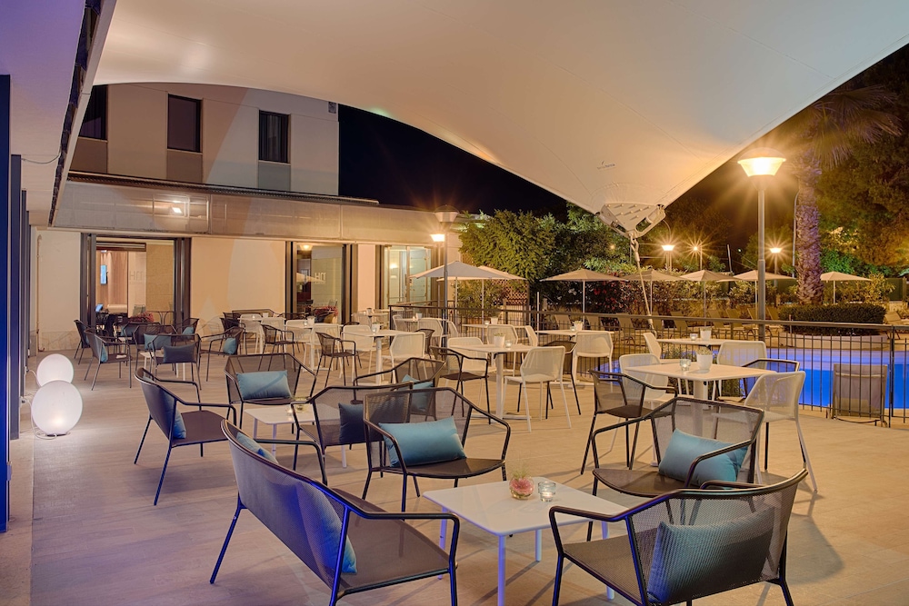 NH Palermo — Restaurant & bars in Palermo, Sicily