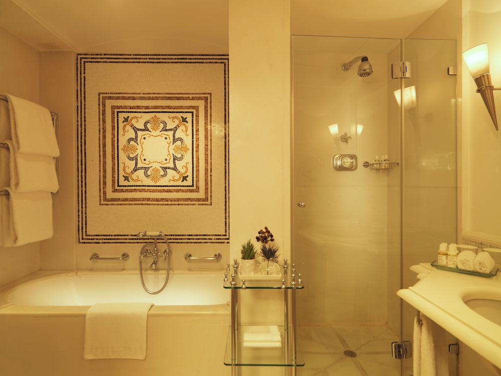 Rocco Forte Hotel Savoy — Hotel rooms in Florence, Tuscany