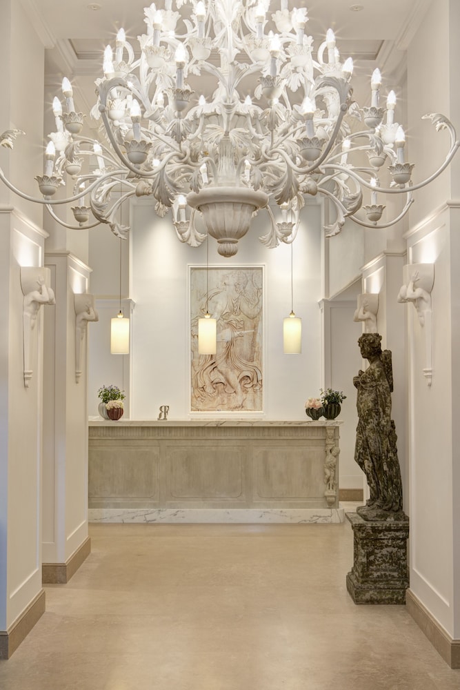 Rocco Forte Hotel Savoy — Hotel building in Florence, Tuscany