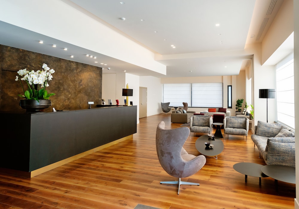 Hotel Politeama — Hotel building in Palermo, Sicily