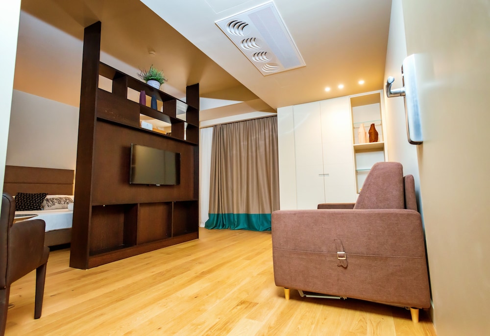 Hotel Politeama — Hotel rooms in Palermo, Sicily
